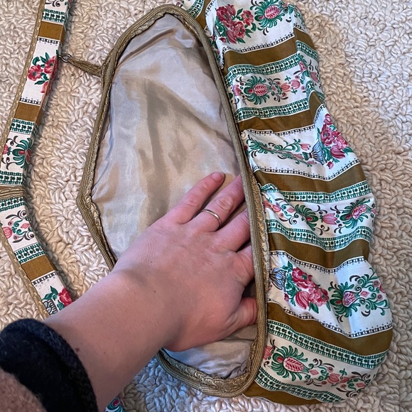 Vintage French (?) clothes hanger with pocket floral stripe - Picture 5 of 11